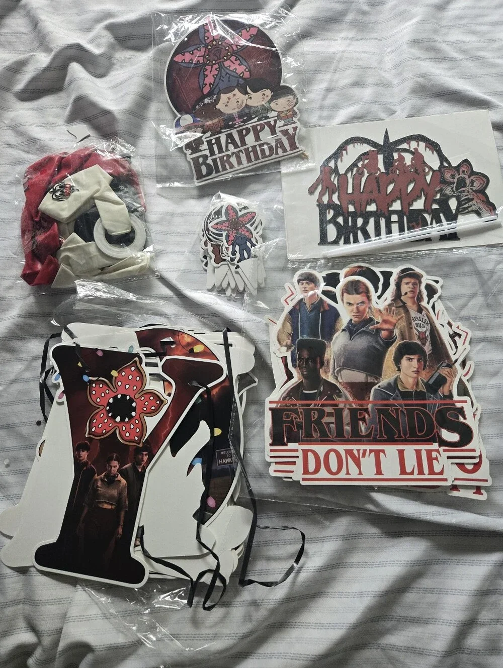 Stranger-Inspired Red & Black 'Friends Don't Lie' Party Banner - Unbranded